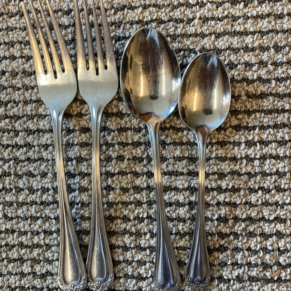 4 Pc Lot Rogers Stanley Roberts Stainless Trio Rose Flatware Forks & Spoons